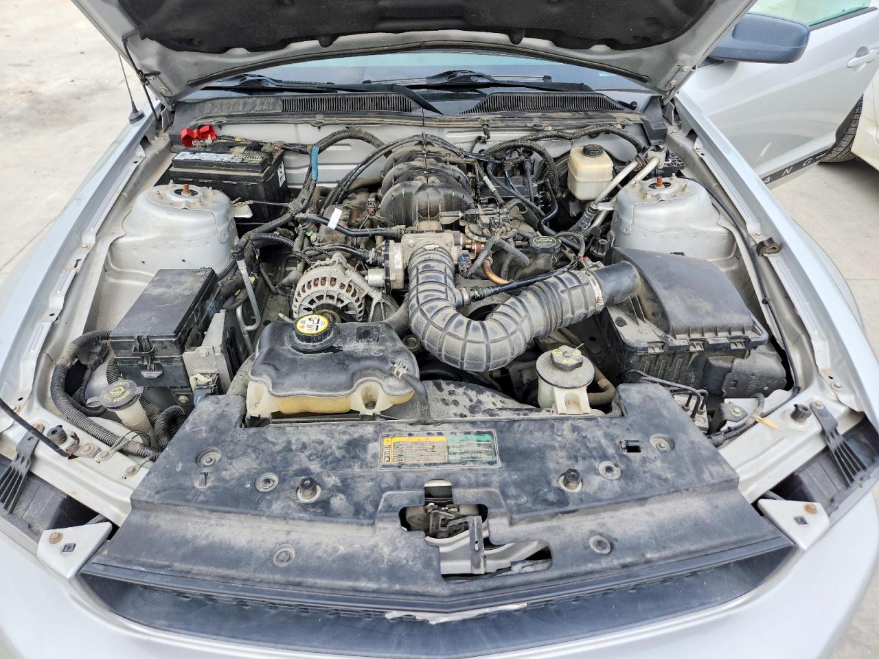 2007 Ford Mustang Серебряный vin: 1ZVHT84N275284692