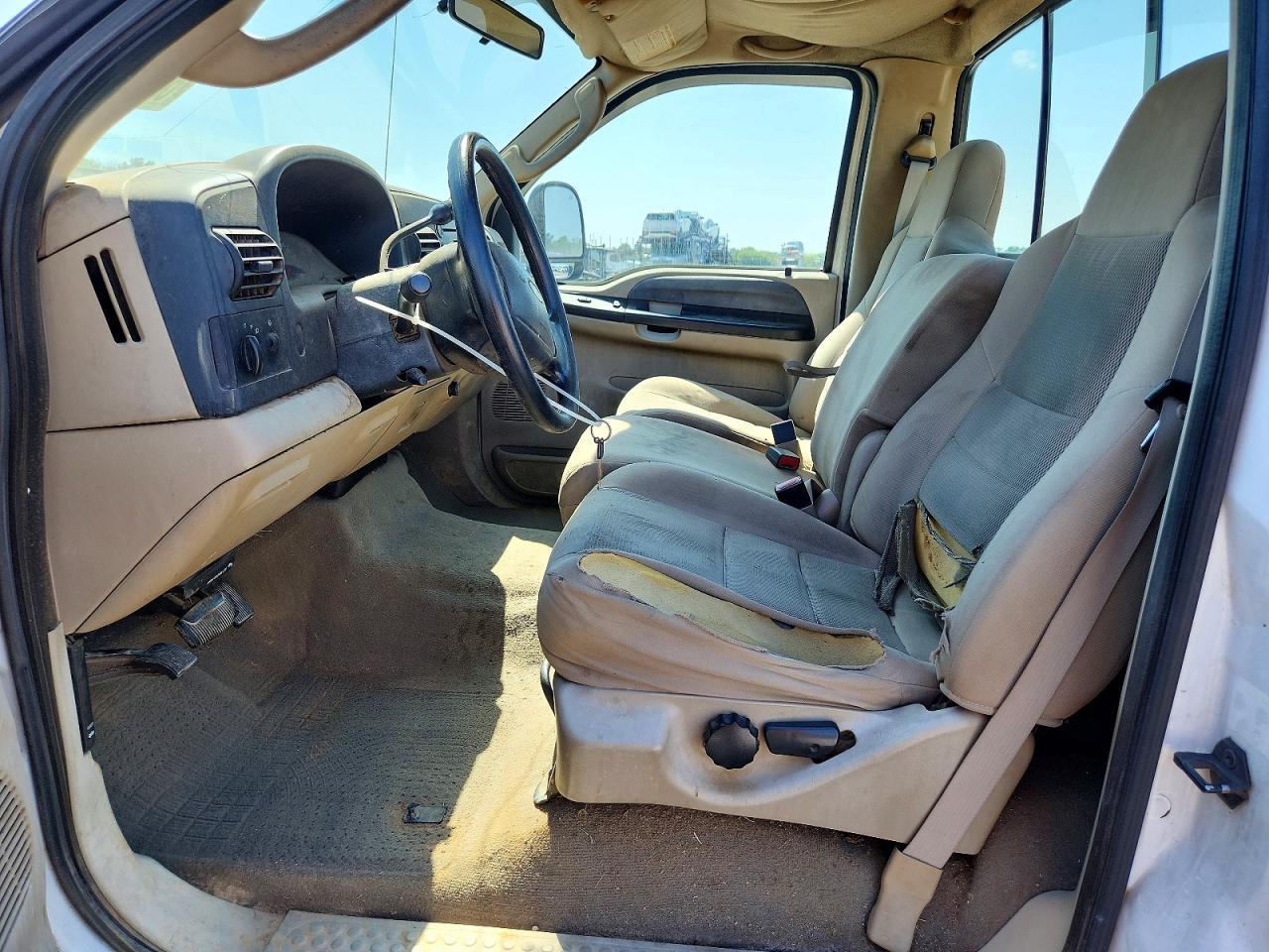 2005 Ford F250 Super Duty White vin: 1FTNF21515EA21072