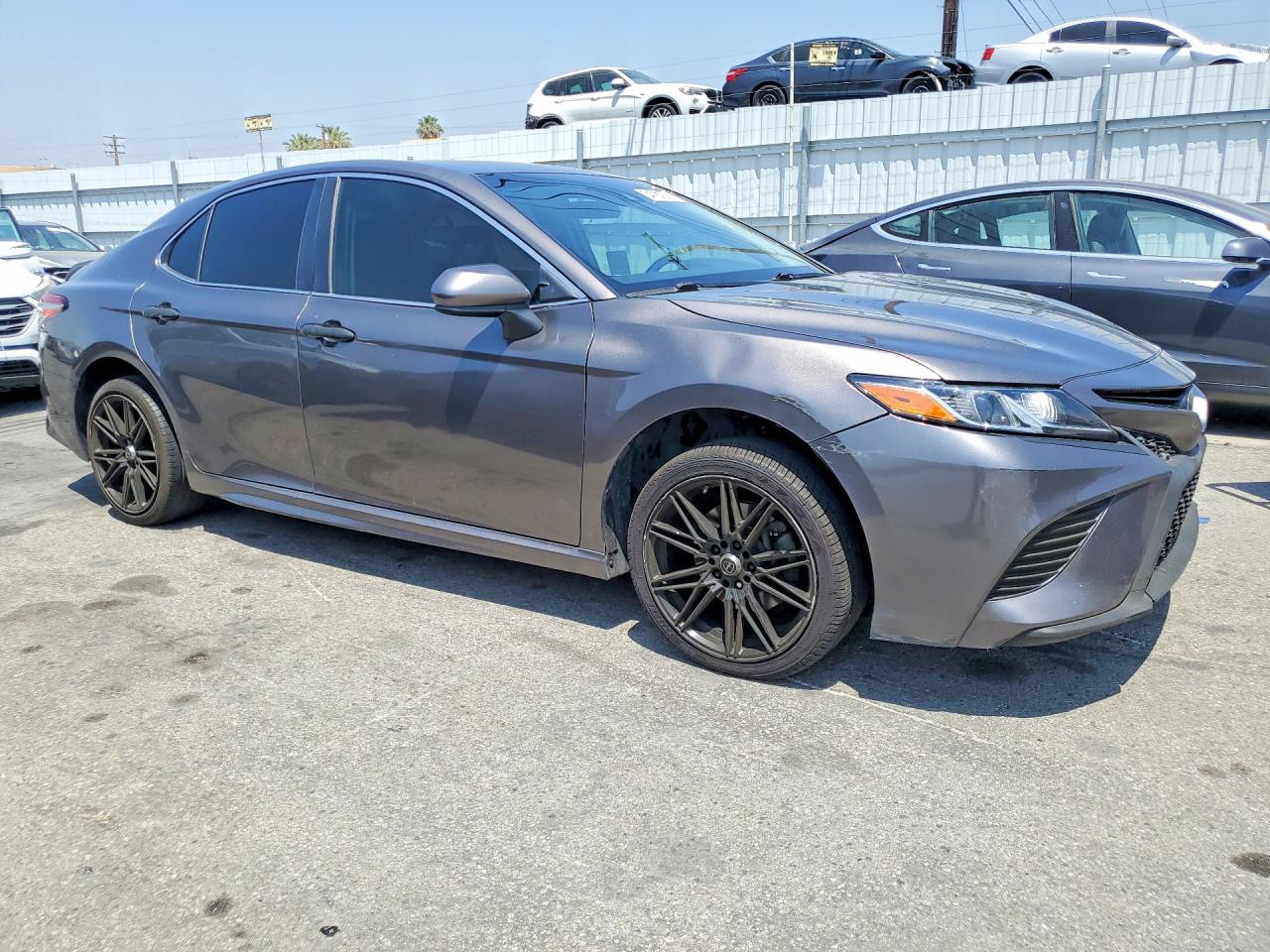 2018 Toyota Camry Se Серый vin: 4T1B11HK8JU114612
