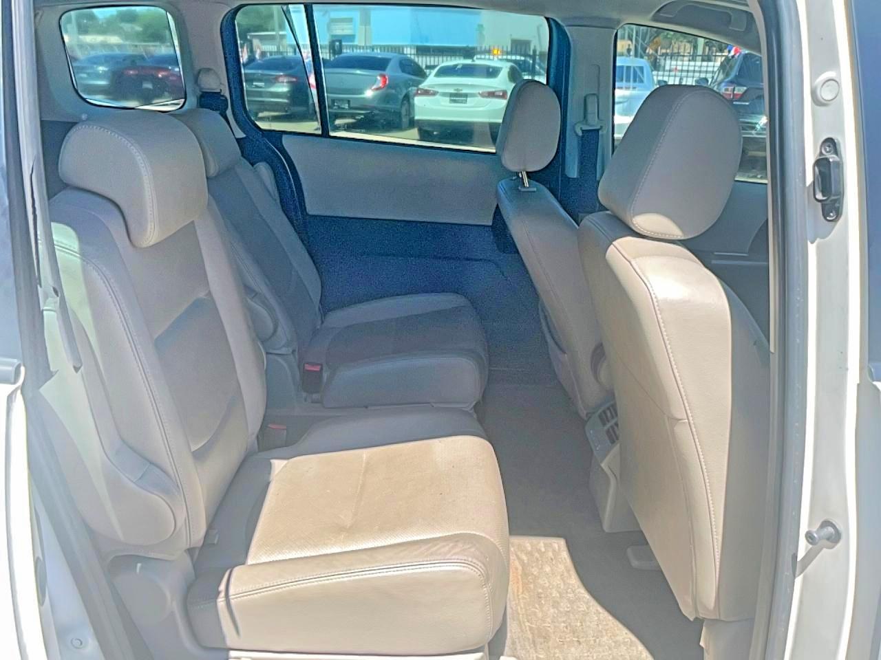 2008 Mazda 5 White vin: JM1CR293780318771