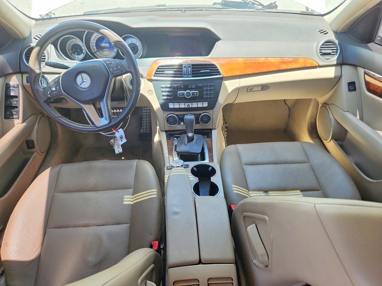 2012 Mercedes-benz C 250 White vin: WDDGF4HB6CA616879