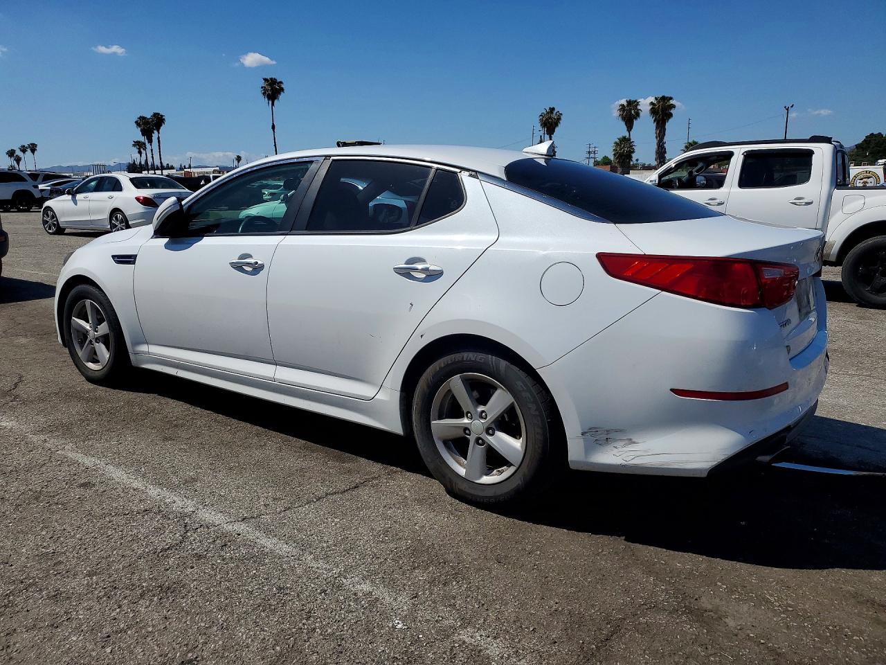 2015 Kia Optima Lx Белый vin: 5XXGM4A72FG406875