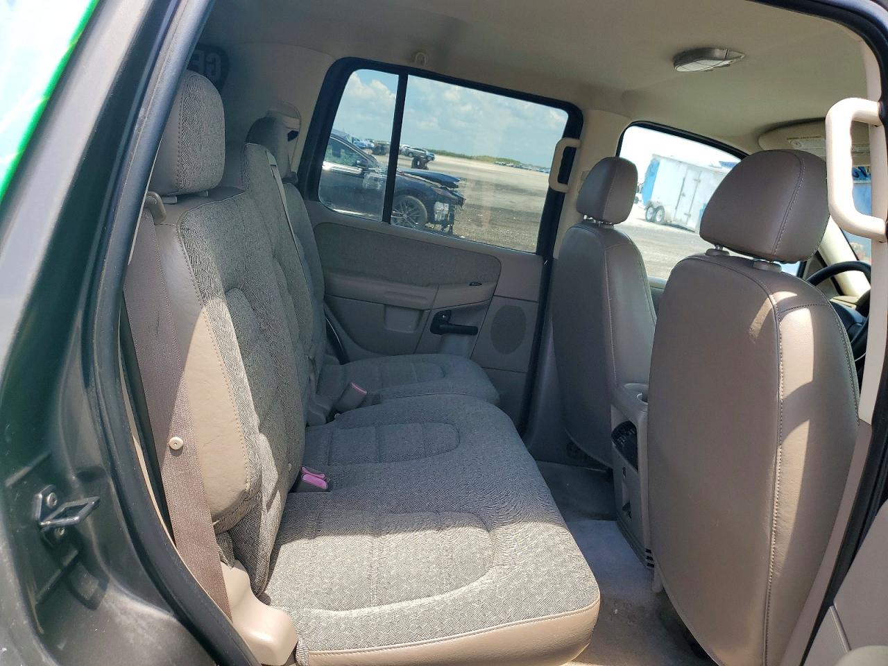 2005 Ford Explorer Xls Black vin: 1FMZU62K15UA34277