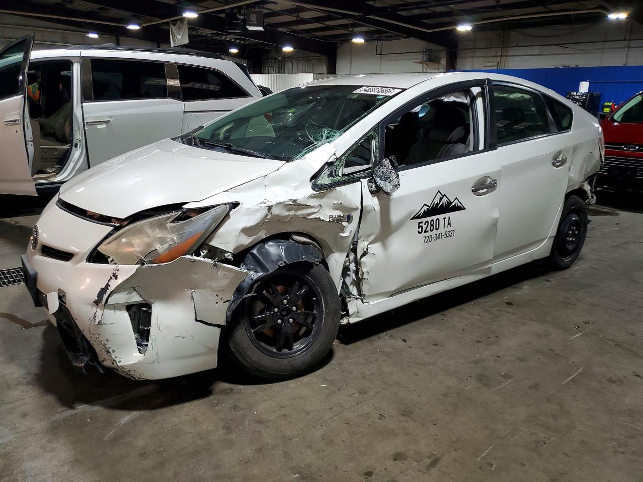 2013 Toyota Prius Plug-in Hybrid Base White vin: JTDKN3DP3D3047529