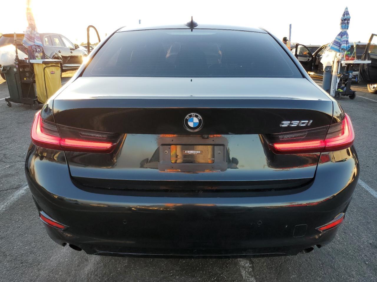 2022 Bmw 330i    Black vin: 3MW5R1J04N8C27833