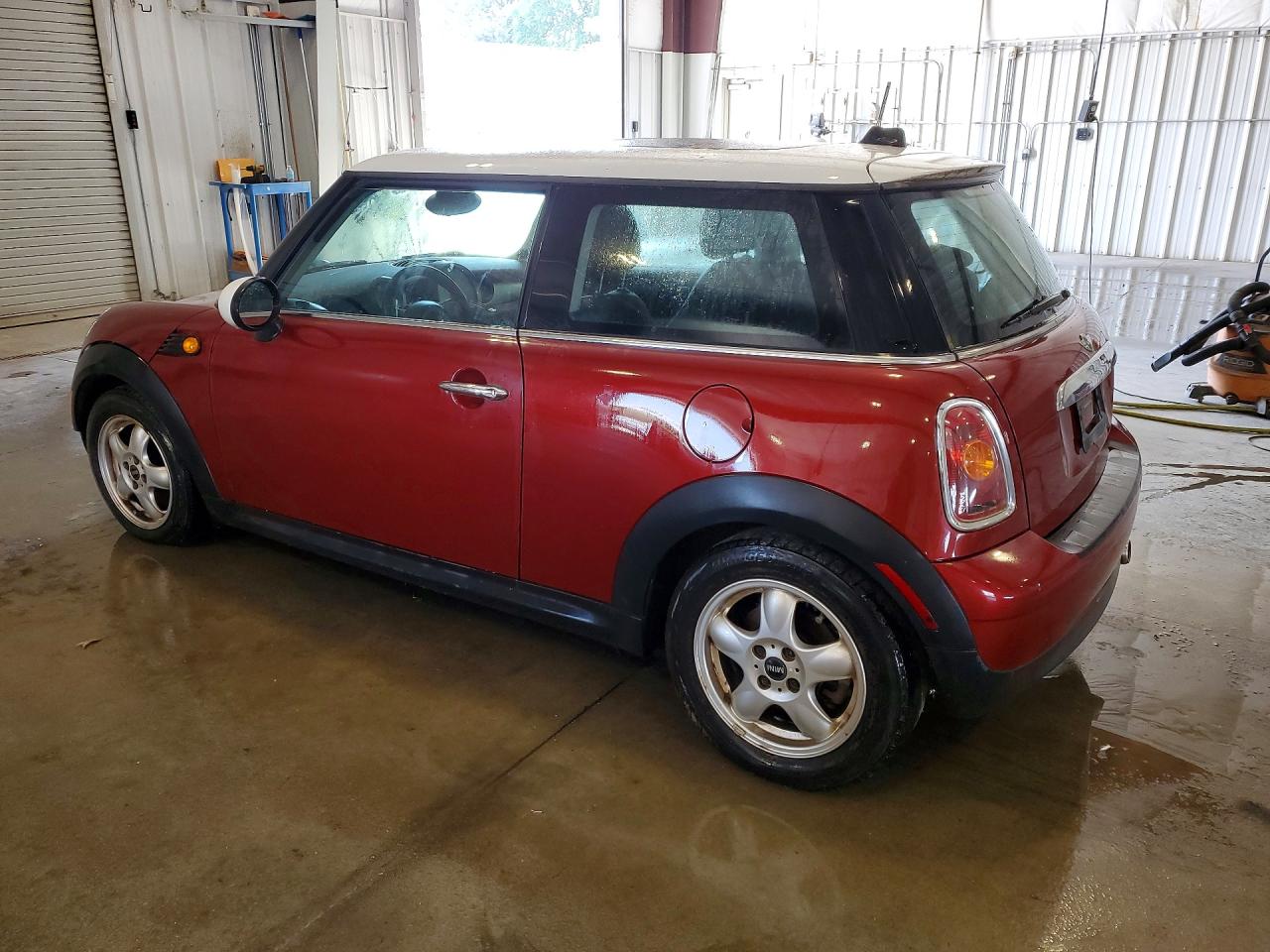 2009 Mini Cooper Maroon vin: WMWMF33519TU70314