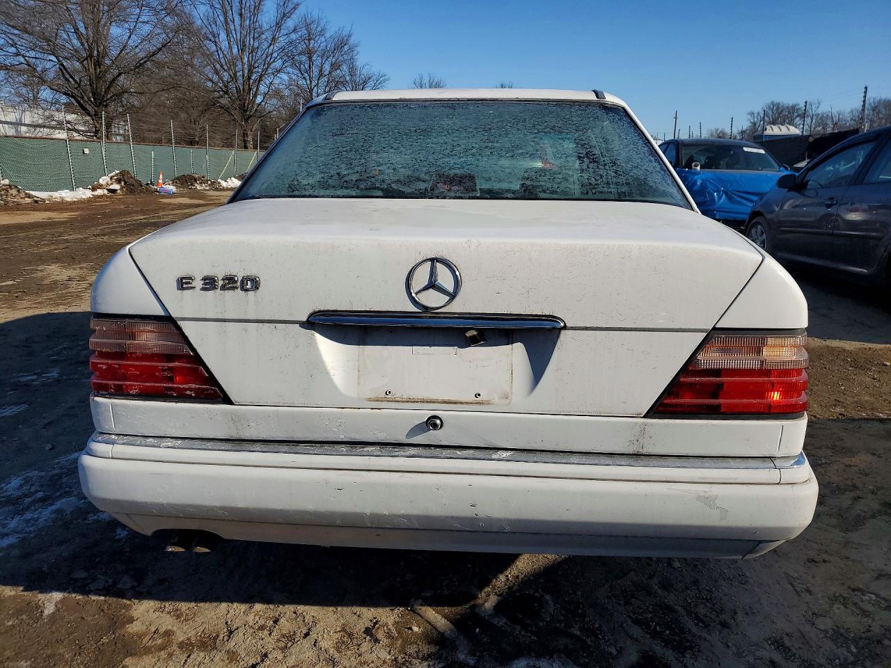 1995 Mercedes-benz E 320 Base Белый vin: WDBEA32E3SC196786
