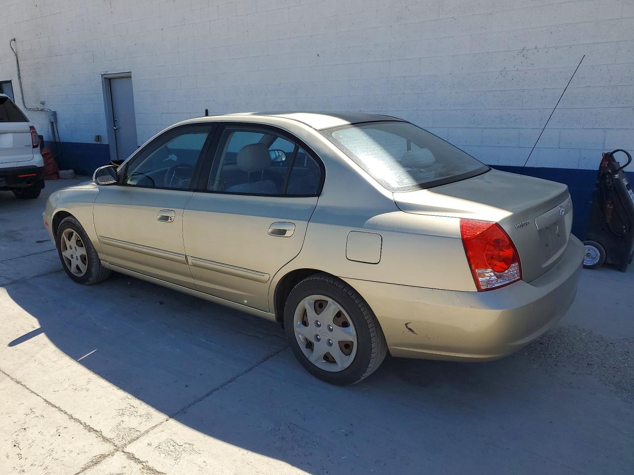 2005 Hyundai Elantra Gls Beige vin: KMHDN46D25U051029