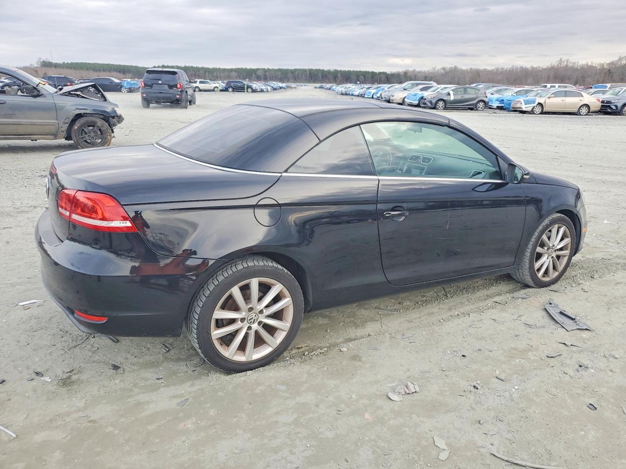 2012 Volkswagen Eos Komfort Black vin: WVWBW7AH0CV017330