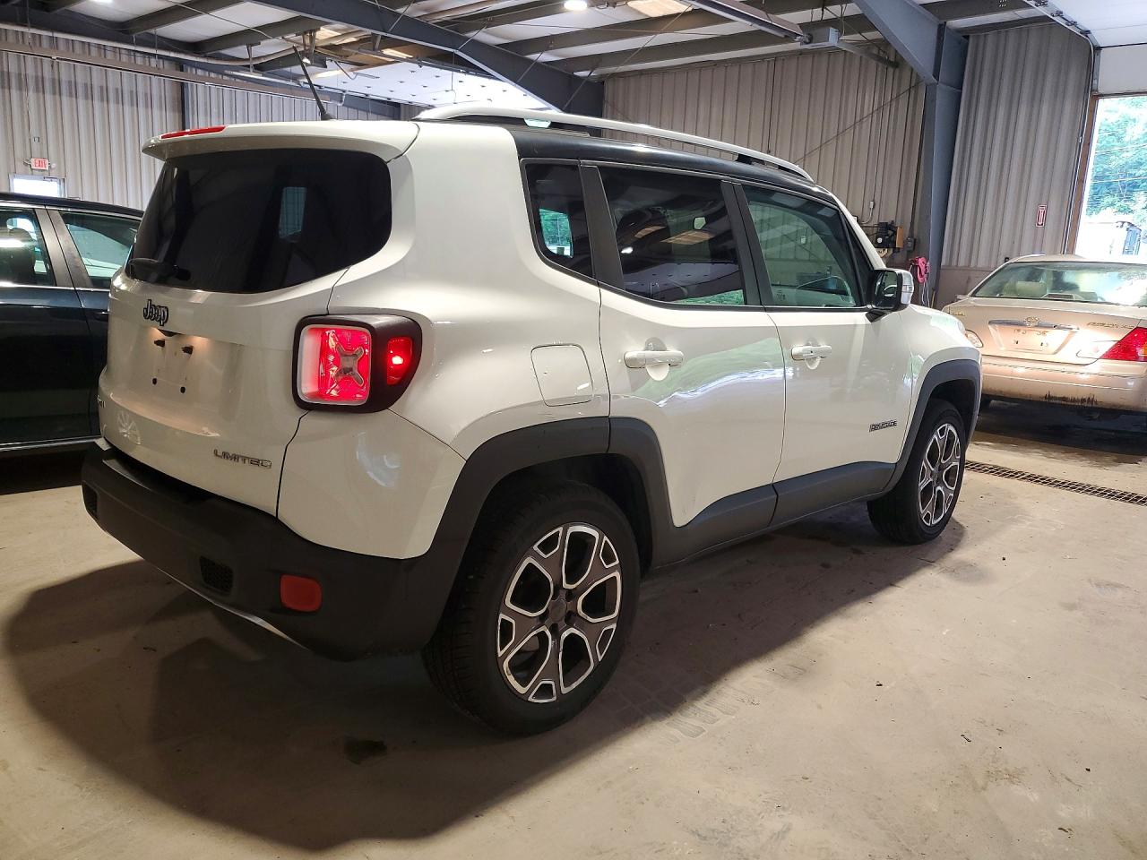 2015 Jeep Renegade Limited White vin: ZACCJBDT3FPC23209
