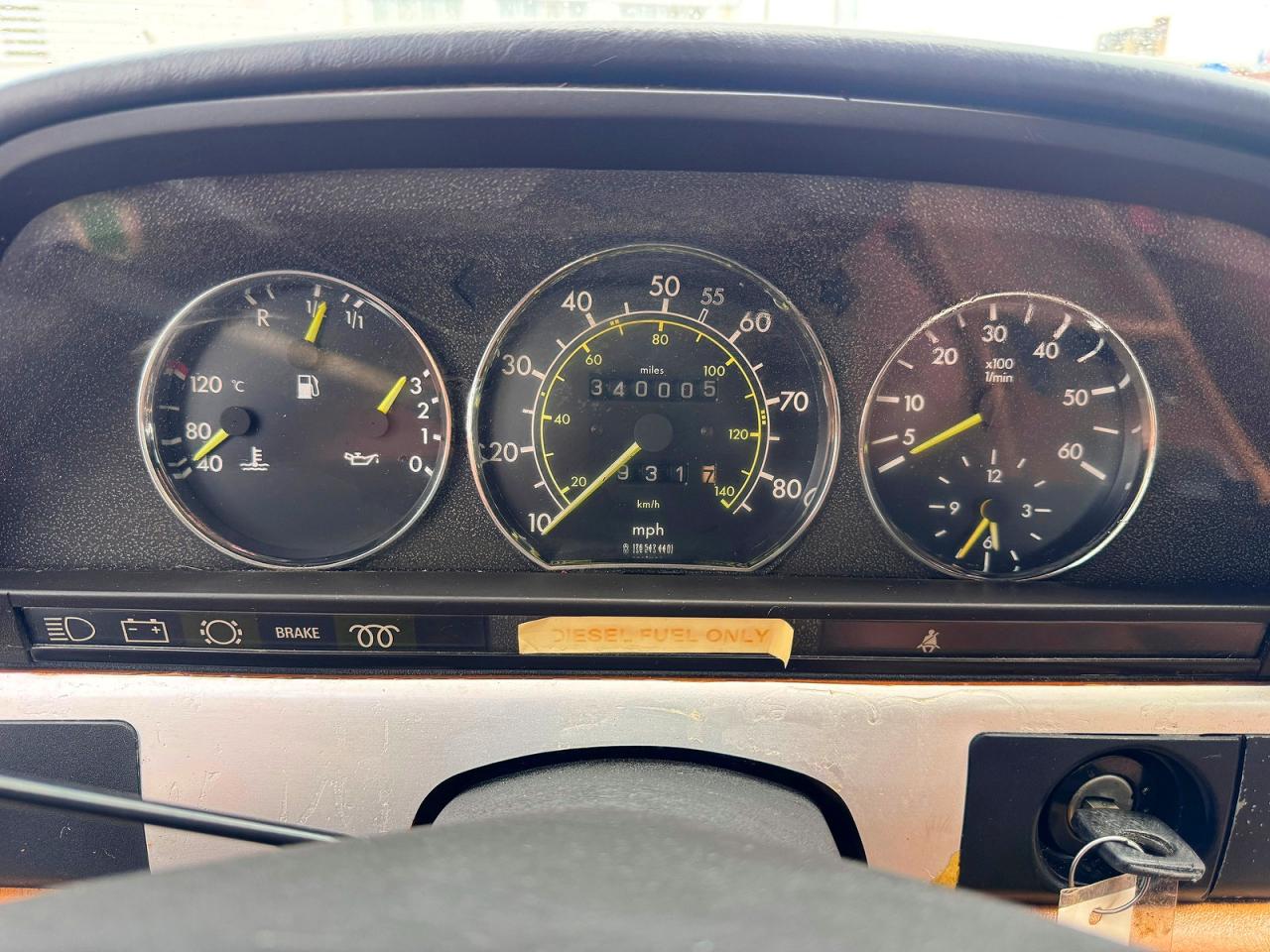 1982 Mercedes-benz 300 Sd Yellow vin: WDBCB20A3CB024764