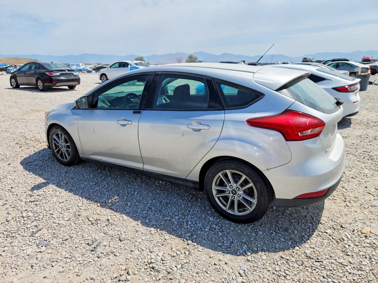 2015 Ford Focus Se Silver vin: 1FADP3K25FL326998