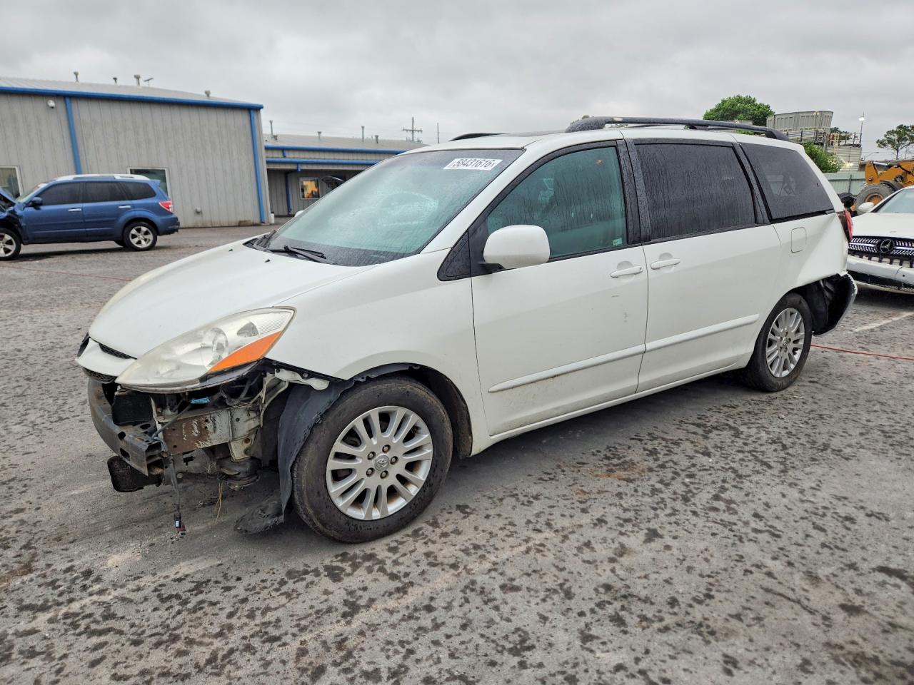 2010 Toyota Sienna Xle White vin: 5TDYK4CC5AS323761