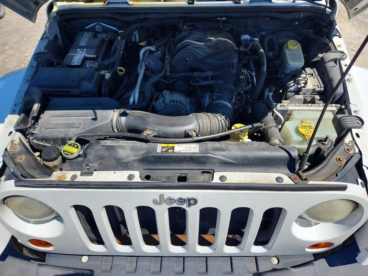 2013 Jeep Wrangler Unlimited Sahara White vin: 1C4BJWEG2DL595145
