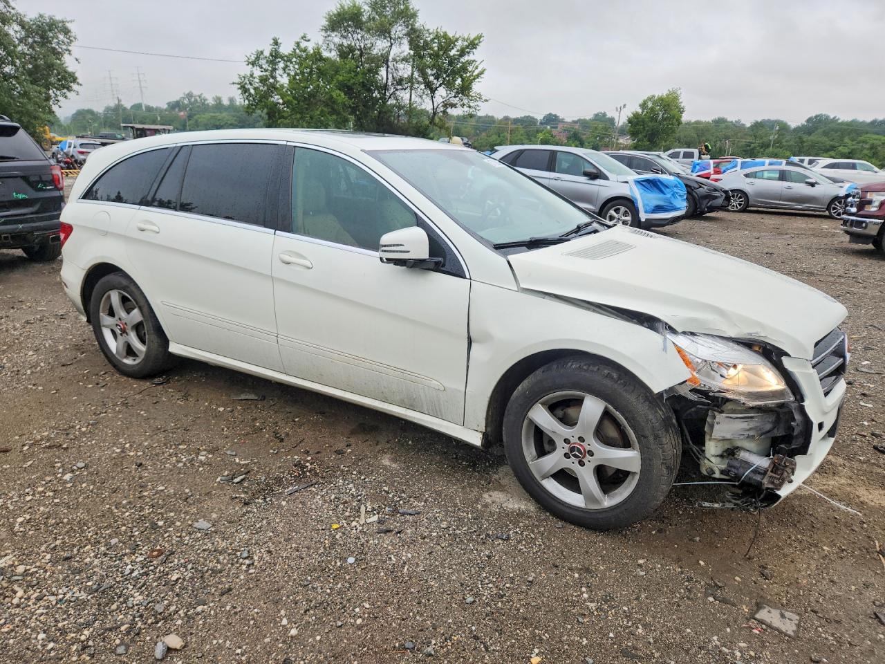 2011 Mercedes-benz R 350 4matic White vin: 4JGCB6FE8BA128461