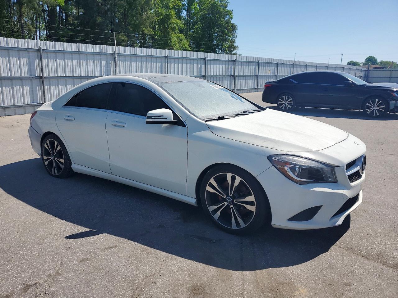 2014 Mercedes-benz Cla 250 White vin: WDDSJ4EB3EN143855