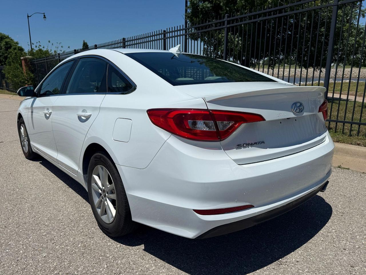 2016 Hyundai Sonata Se White vin: 5NPE24AF7GH265764