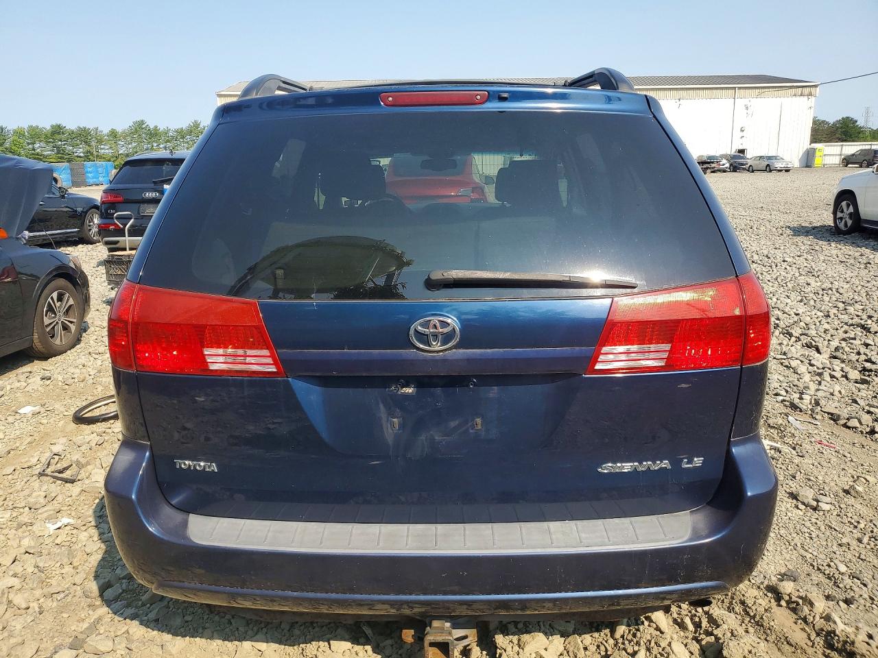 2004 Toyota Sienna Le 7 Passenger Blue vin: 5TDZA23C84S187769