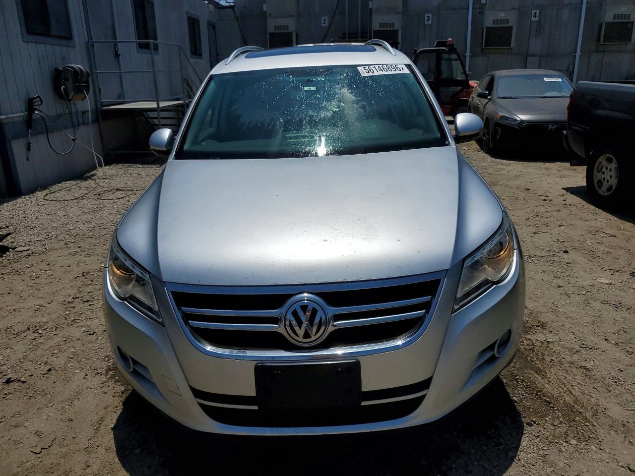 2011 Volkswagen Tiguan S Silver vin: WVGBV7AX5BW511908