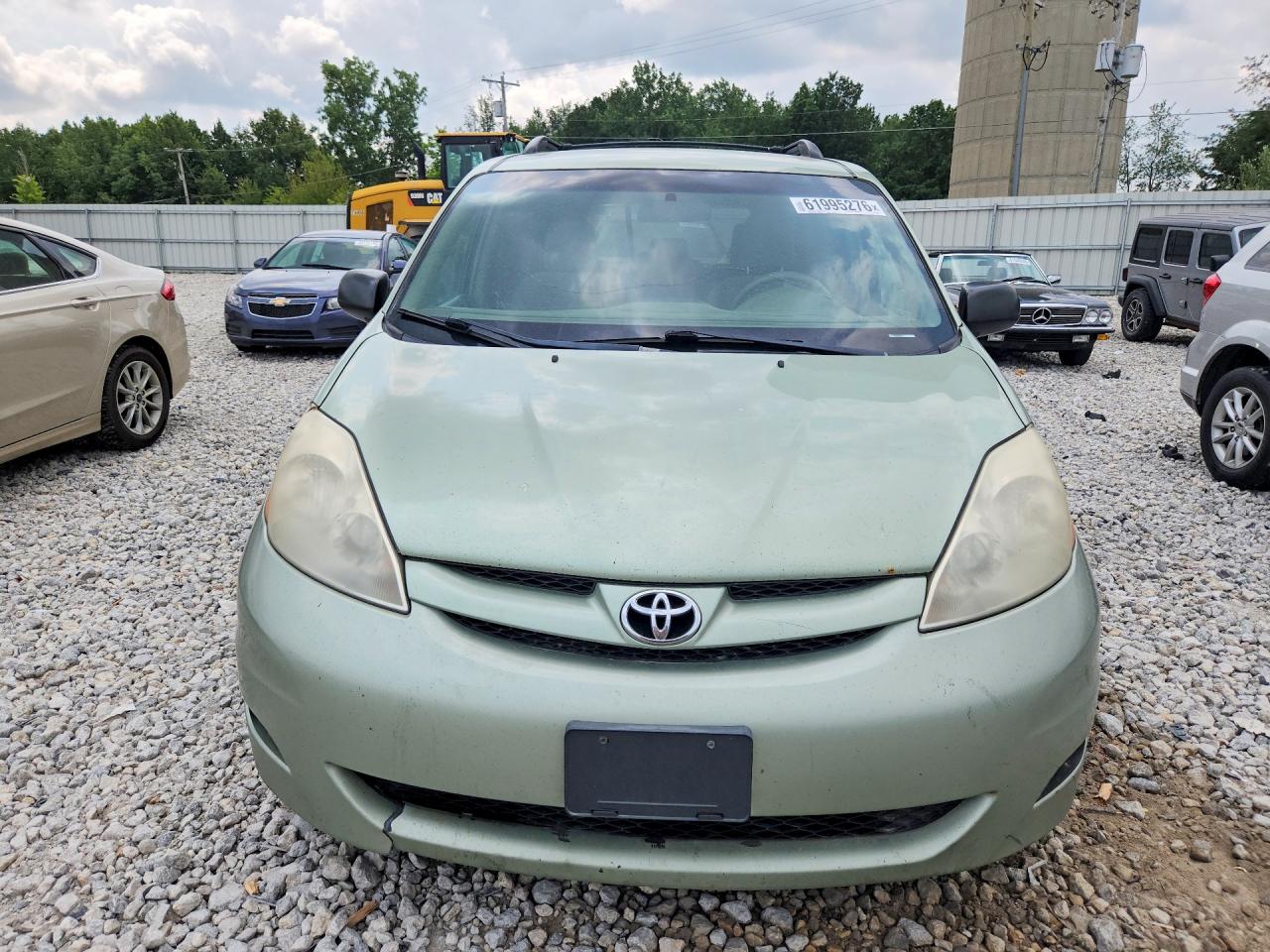 2010 Toyota Sienna Le 8-passenger Tan vin: 5TDKK4CC8AS295105