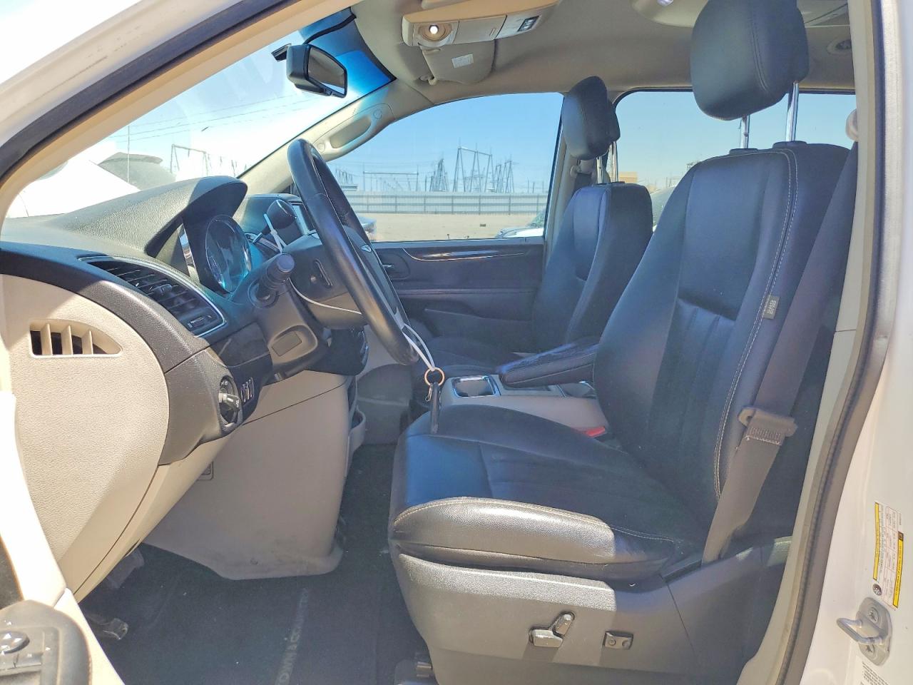 2014 Chrysler Town & Country Touring White vin: 2C4RC1BG4ER446177