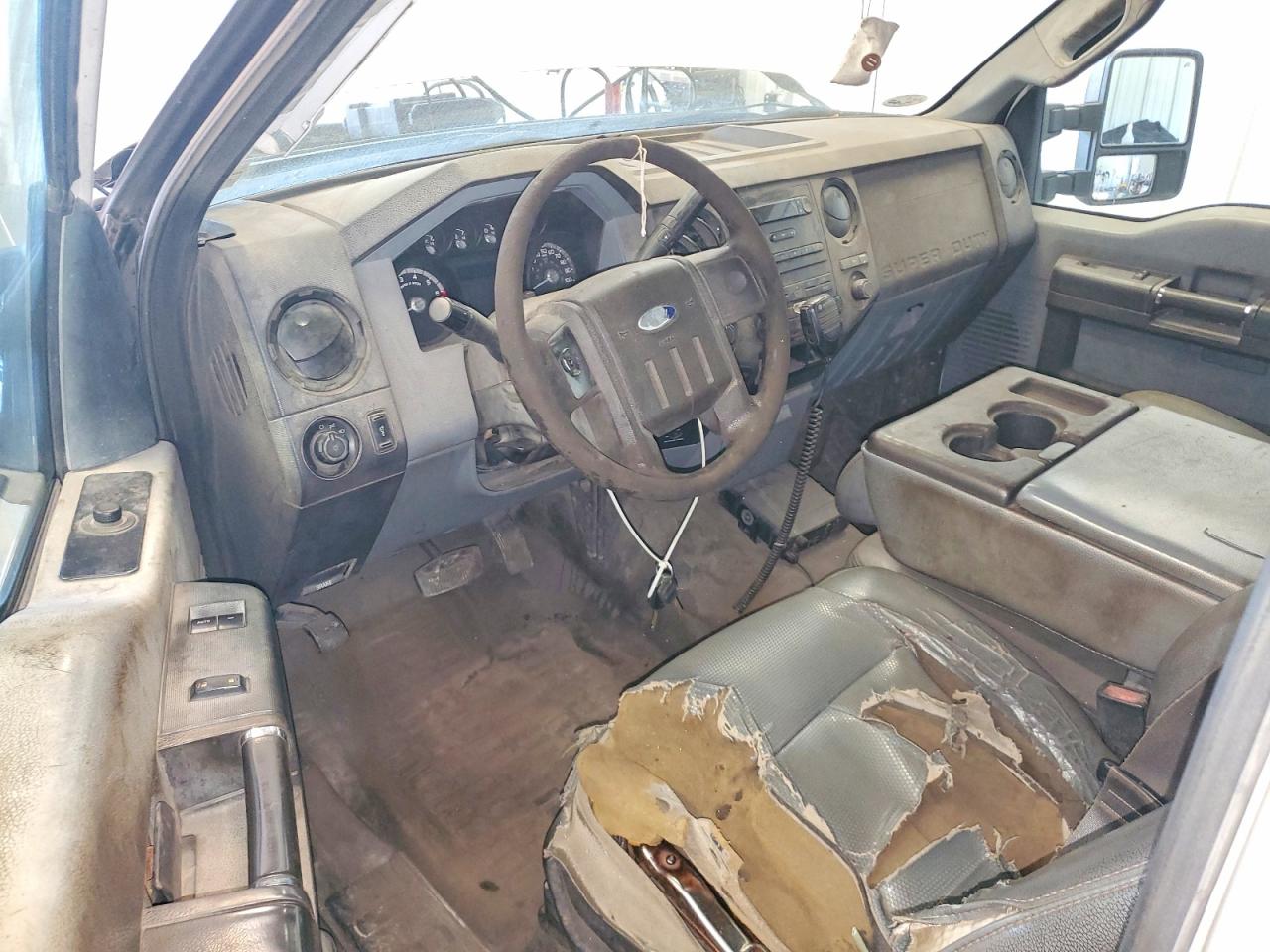 2011 Ford F250 Super Duty White vin: 1FTBF2B67BEC37529