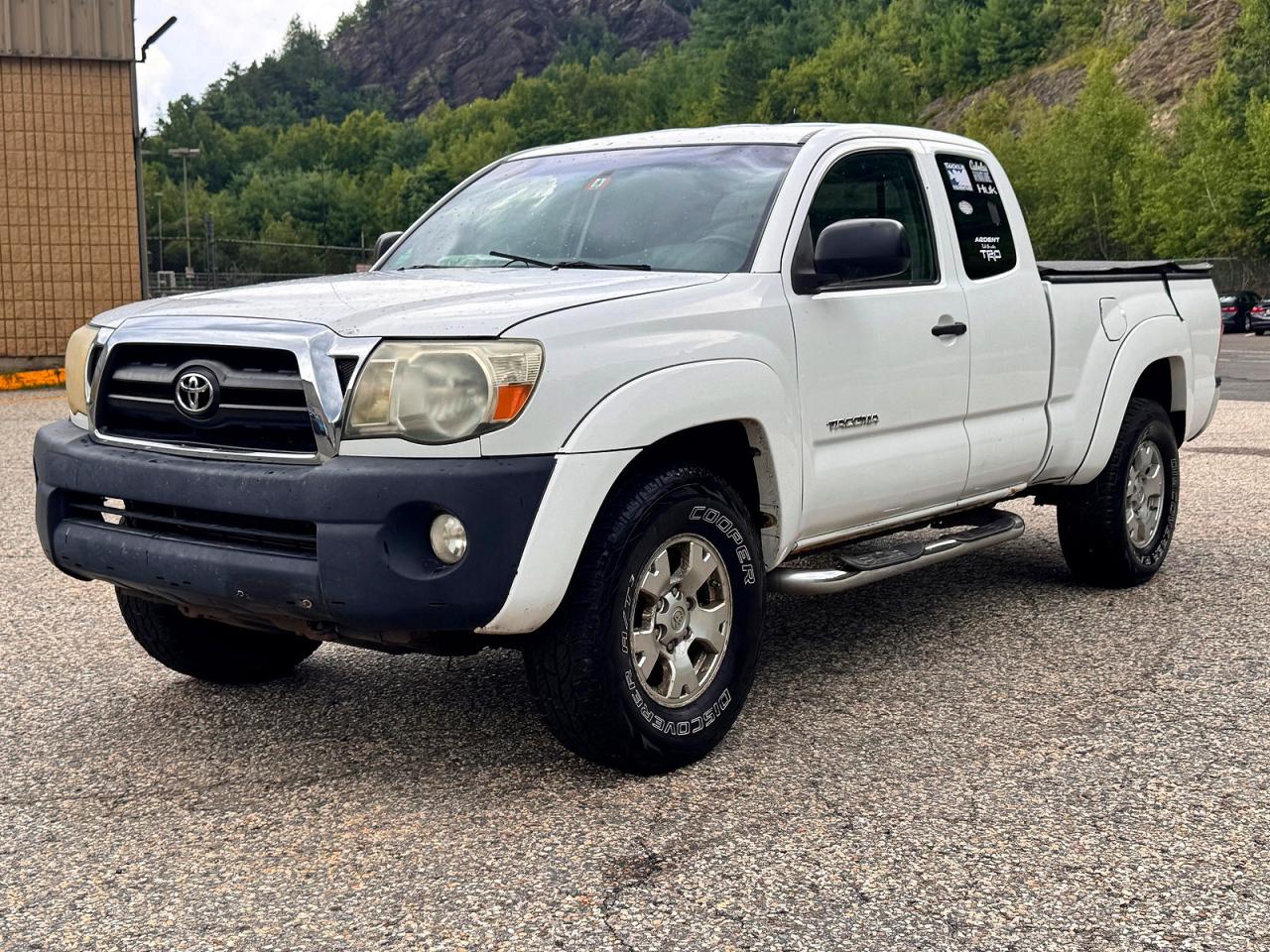 2006 Toyota Tacoma V6 White vin: 5TEUU42N86Z147570