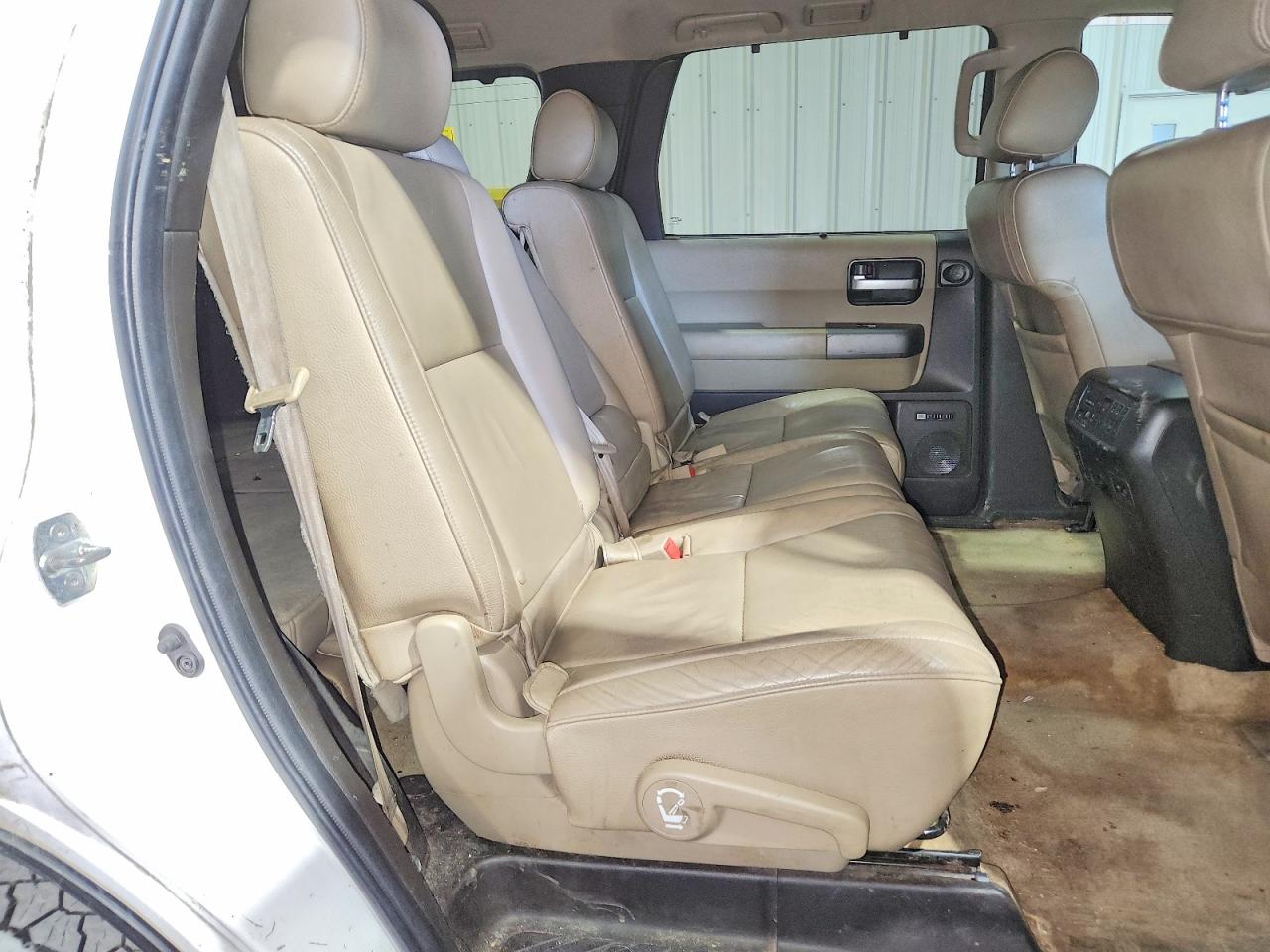 2010 Toyota Sequoia Limited White vin: 5TDJY5G17AS027803