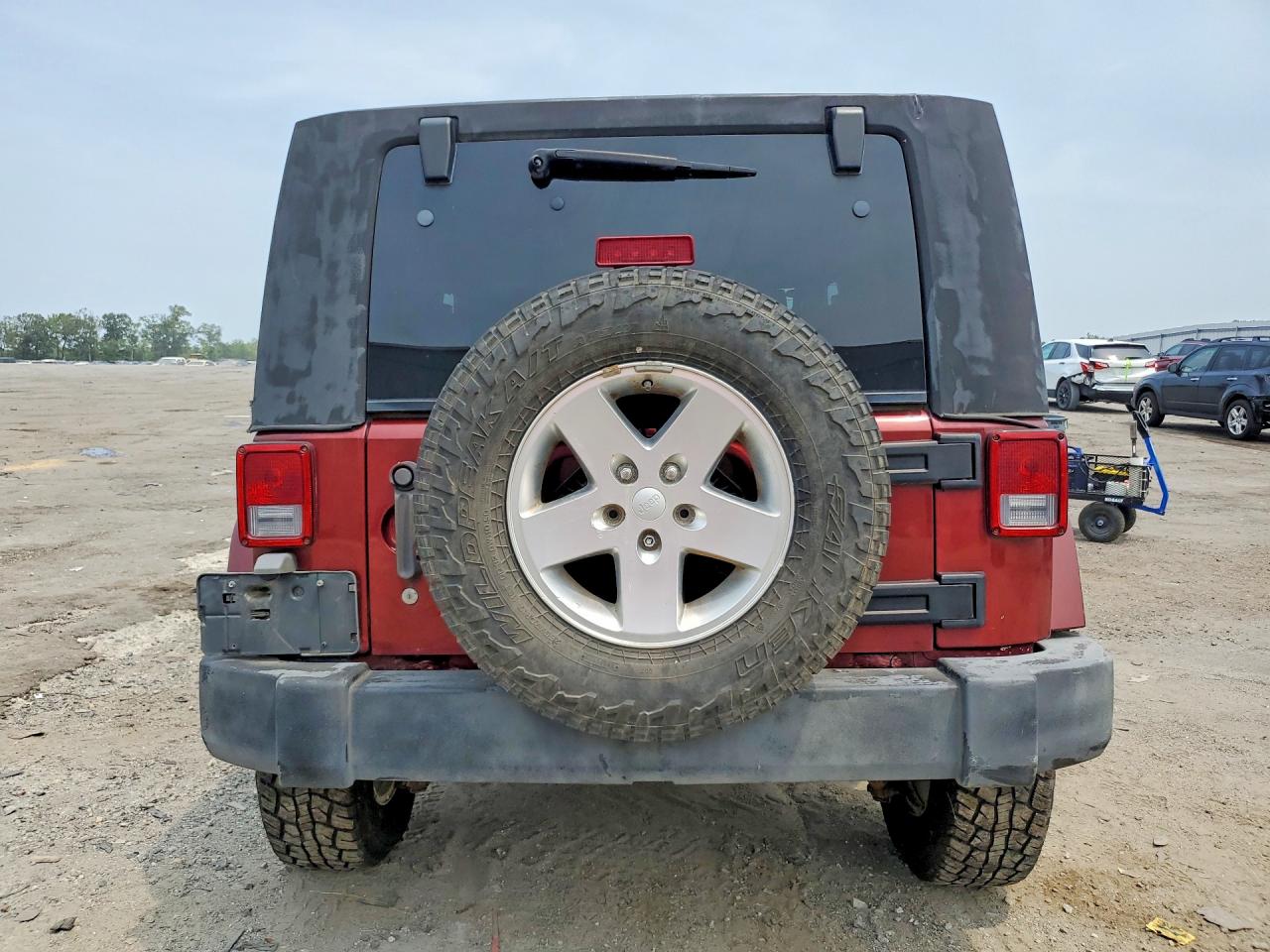 2007 Jeep Wrangler Sahara Red vin: 1J8FA54177L135775