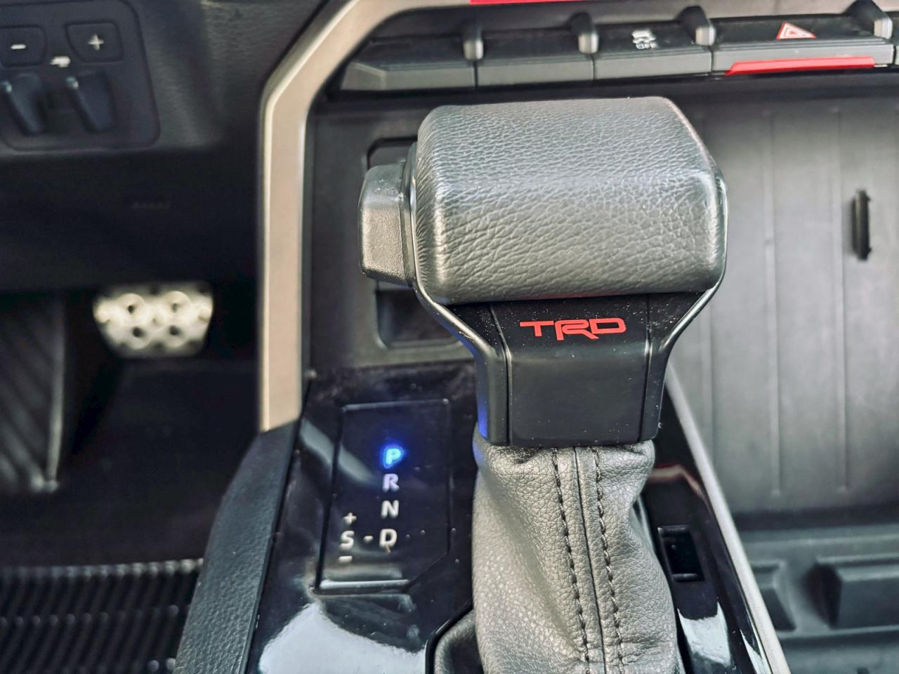 2024 Toyota Tundra Crewmax Sr5 Черный vin: 5TFLA5BC2RX003453