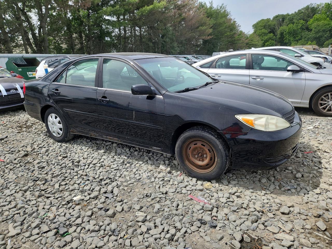 2004 Toyota Camry Le Black vin: JTDBE32K140261377