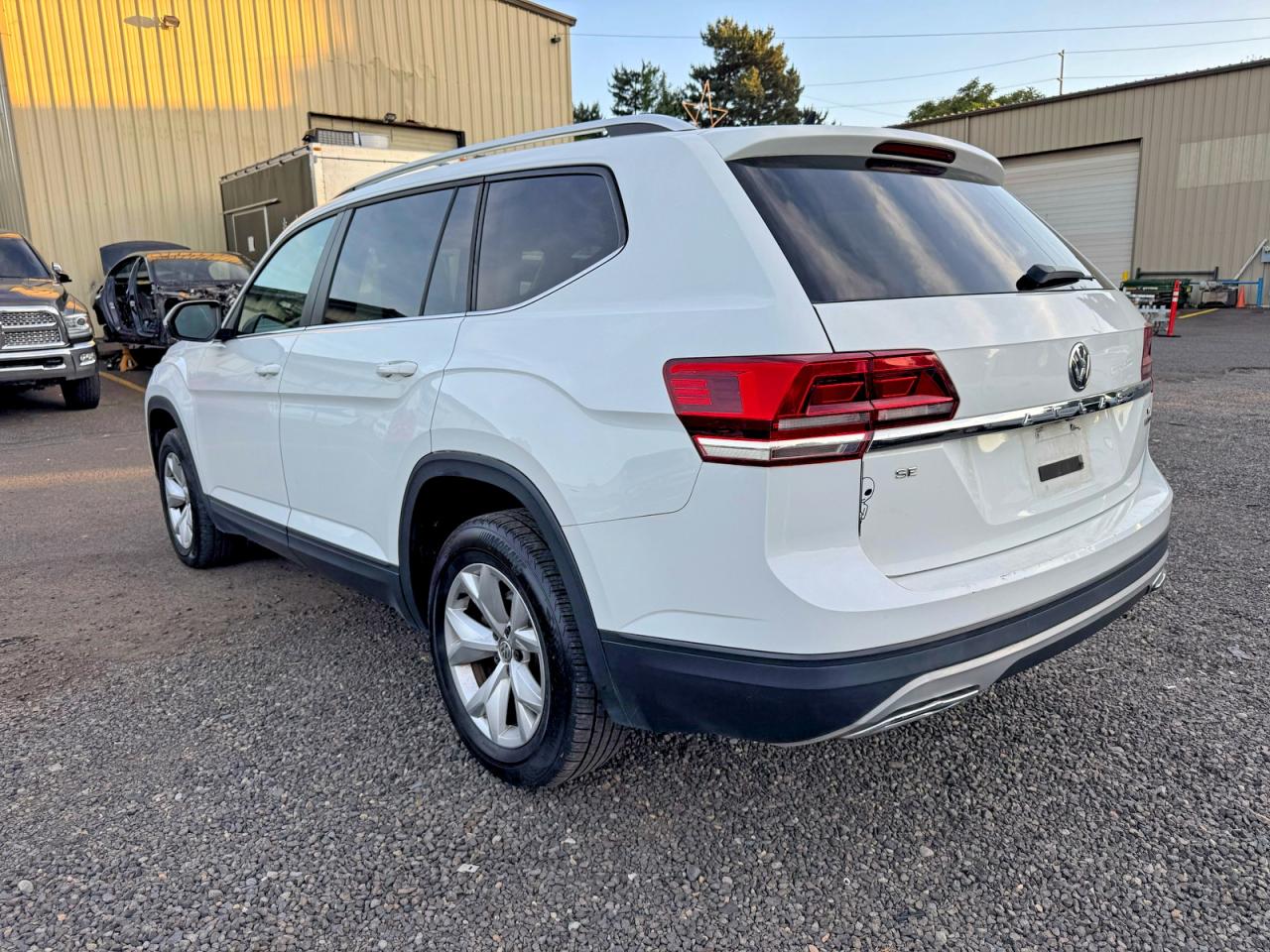 2018 Volkswagen Atlas Se White vin: 1V2KR2CA3JC572144