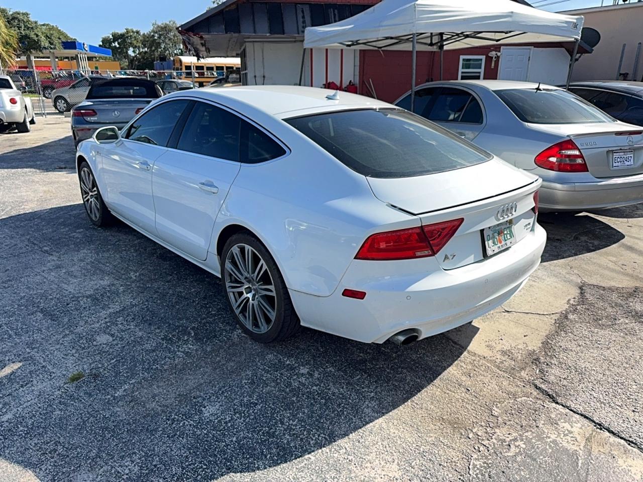 2014 Audi A7 Premium Plus White vin: WAUWGAFC1EN030242
