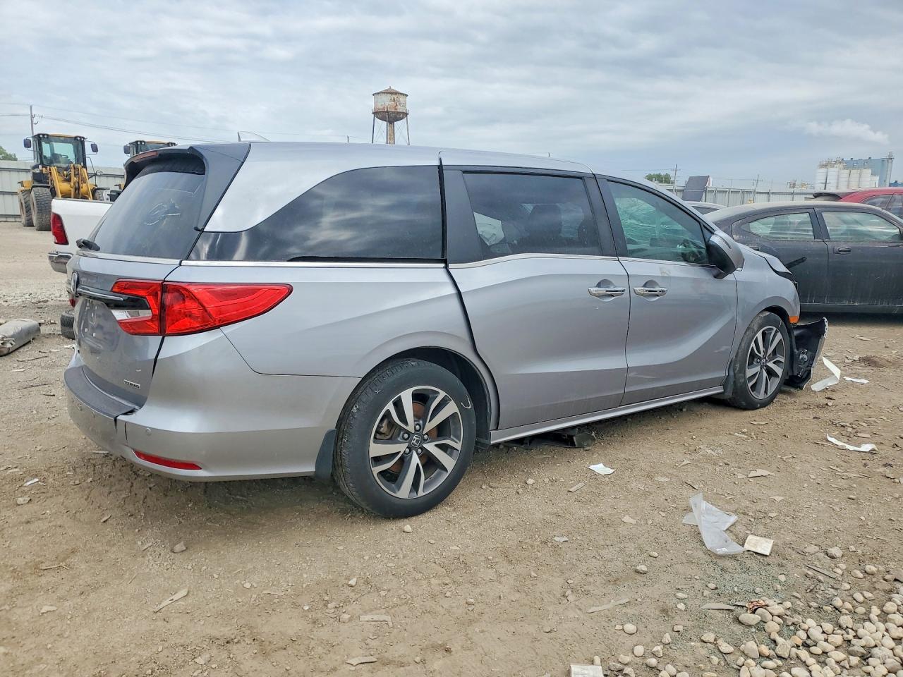 2023 Honda Odyssey Touring Серебряный vin: 5FNRL6H87PB046027