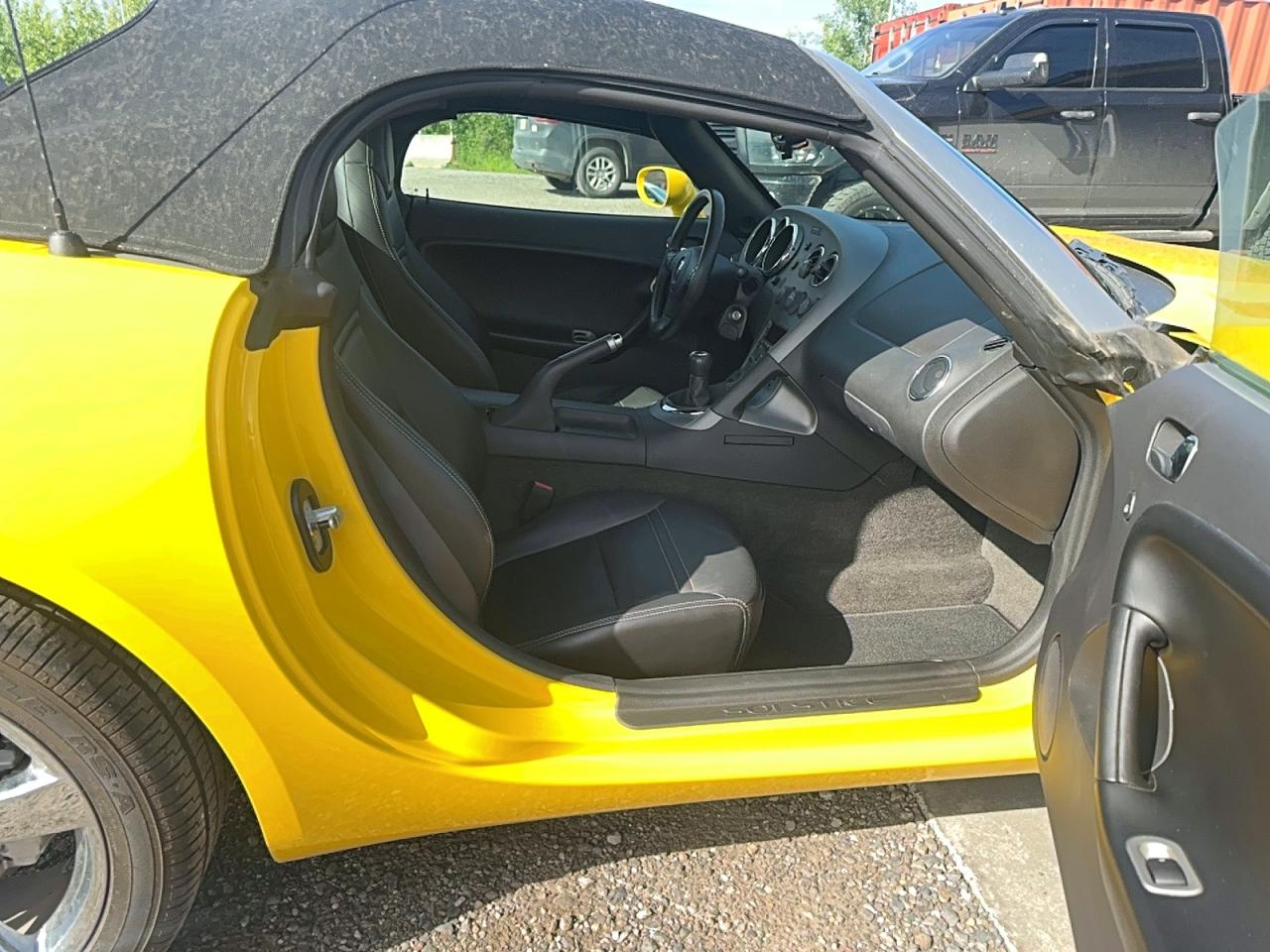 2007 Pontiac Solstice Yellow vin: 1G2MB35B07Y139892