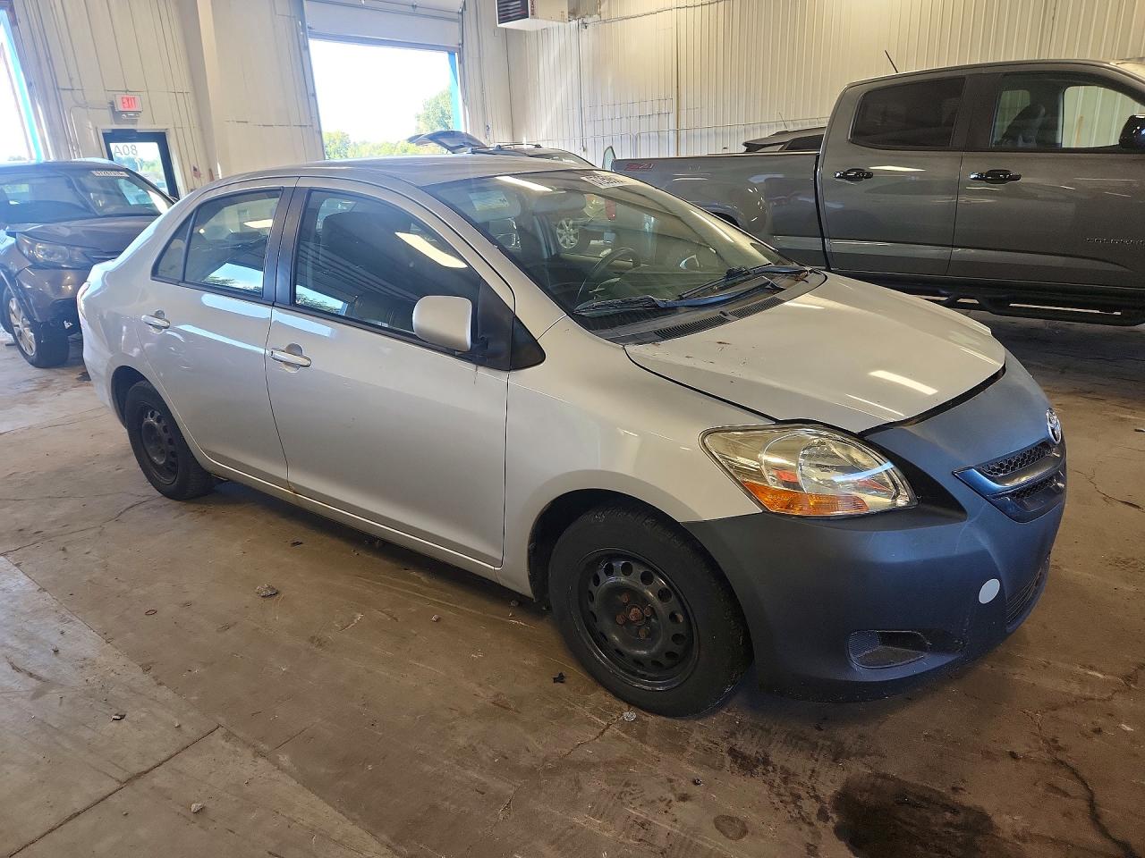 2008 Toyota Yaris Base Silver vin: JTDBT923181270761