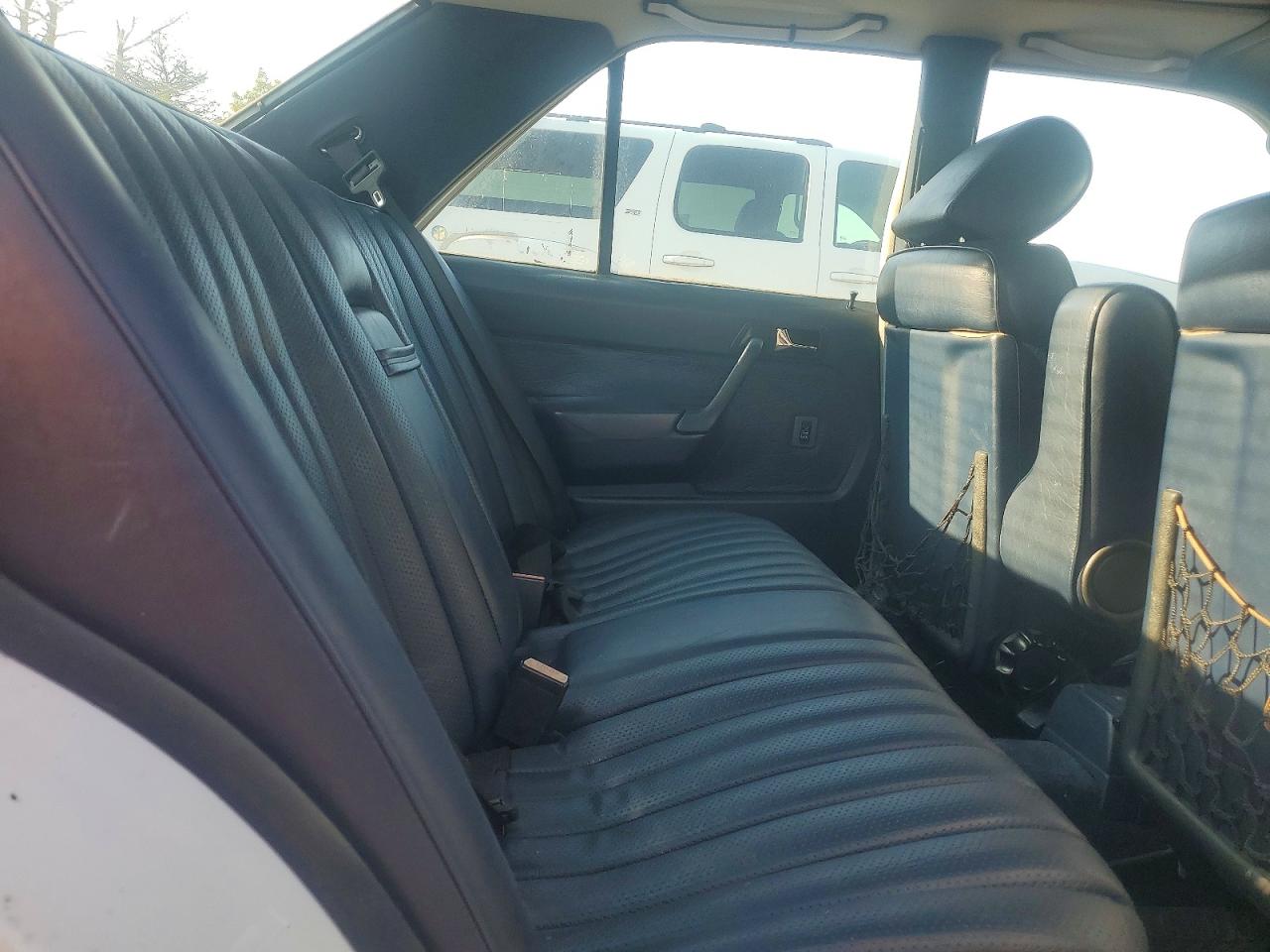 1989 Mercedes-benz 190 E 2.6 White vin: WDBDA29D2KF558348