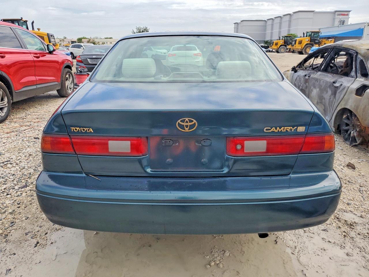 1998 Toyota Camry Le Green vin: 4T1BG22K9WU210415