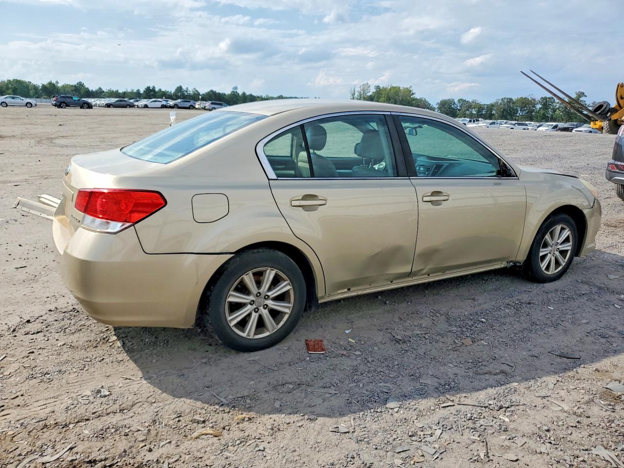 2010 Subaru Legacy 2.5i Premium Золотой vin: 4S3BMCG69A3224683