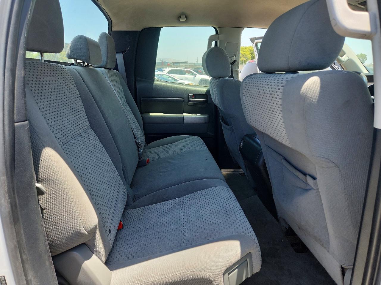 2008 Toyota Tundra Sr5 White vin: 5TBBT54148S459369