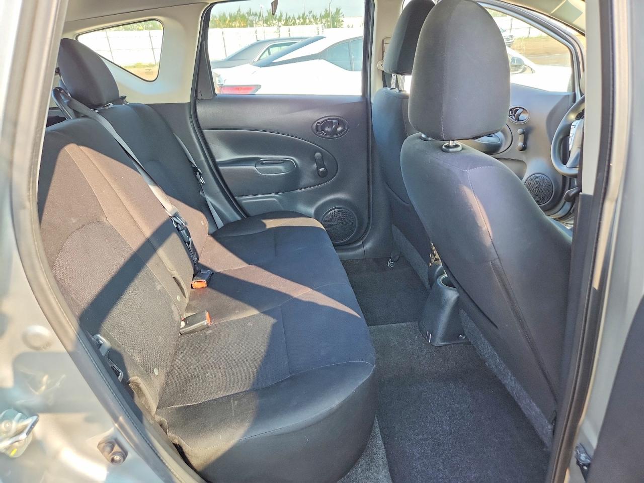2015 Nissan Versa Note S Серебряный vin: 3N1CE2CP6FL356793