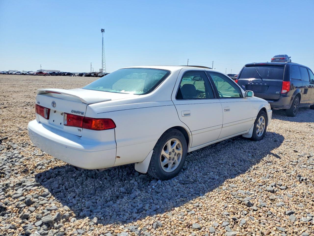 2000 Toyota Camry Le V6 White vin: 4T1BF22K9YU944168
