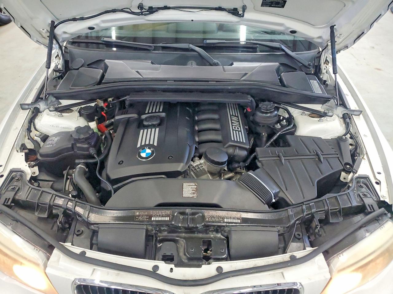2012 Bmw 128 I Белый vin: WBAUN1C58CVH84094