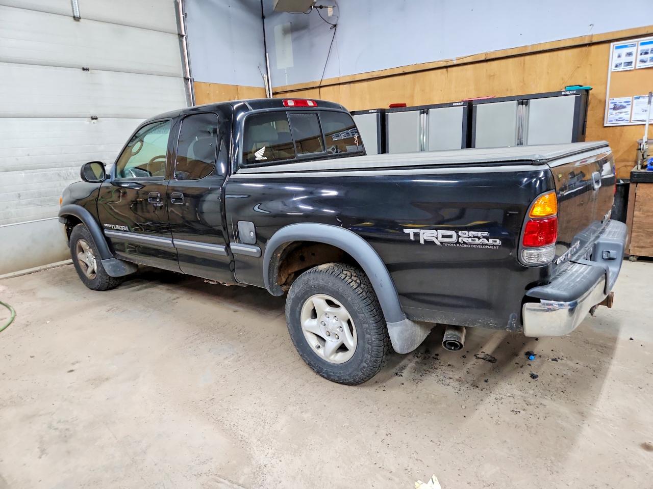 2002 Toyota Tundra Sr5 V8 Black vin: 5TBBT44132S289958