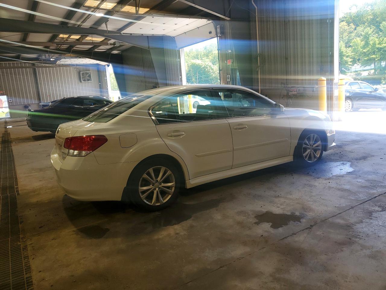 2013 Subaru Legacy 2.5i Premium White vin: 4S3BMBG68D3005650