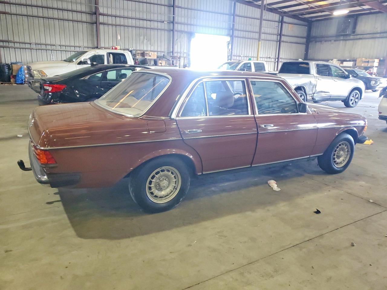 1984 Mercedes 240d Коричневый vin: WDB1231231A136864