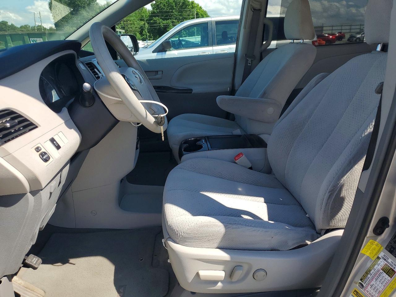 2011 Toyota Sienna Le Silver vin: 5TDKK3DC0BS154345