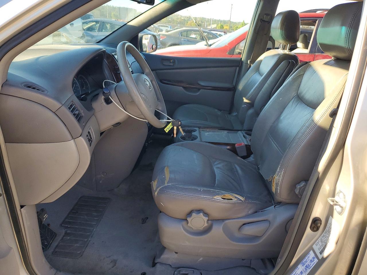 2004 Toyota Sienna Le 7 Passenger Gold vin: 5TDZA23C64S128736