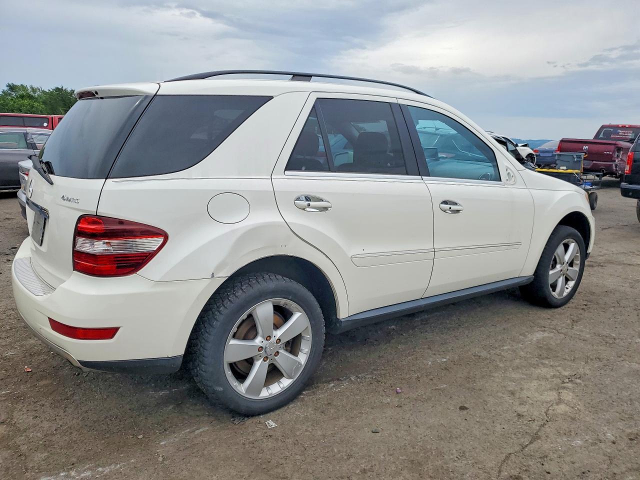 2011 Mercedes-benz Ml 350 4matic Белый vin: 4JGBB8GB7BA714855