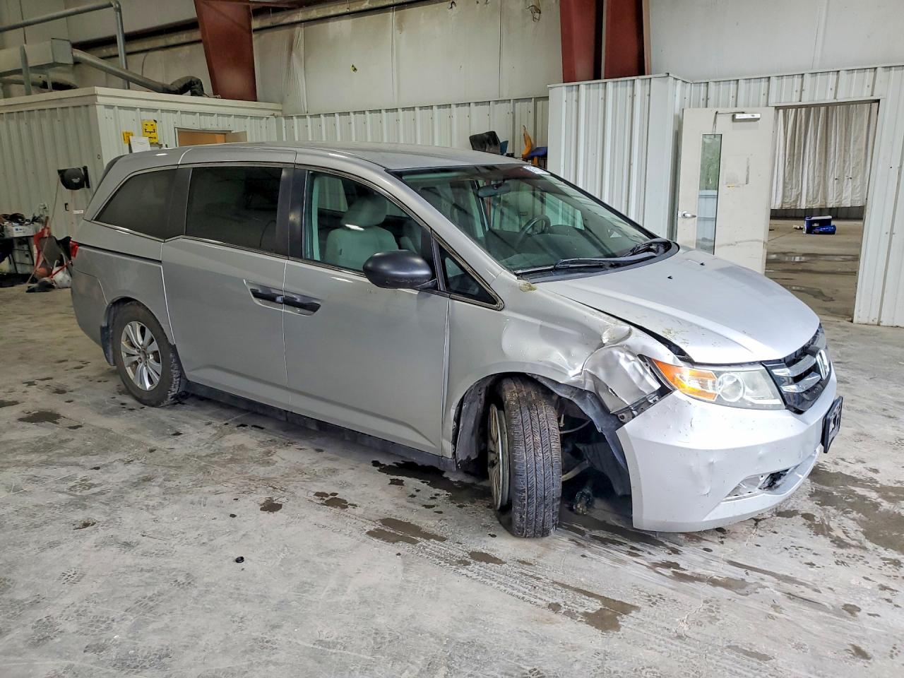 2014 Honda Odyssey Lx Silver vin: 5FNRL5H2XEB056926